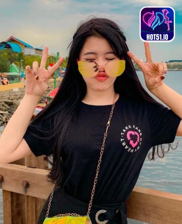 Cahyaniryn-Hot51