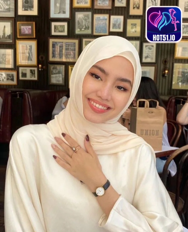 Fira Assegaf-Hot51