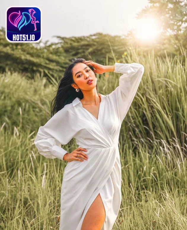 Maria Rahajeng-Hot51